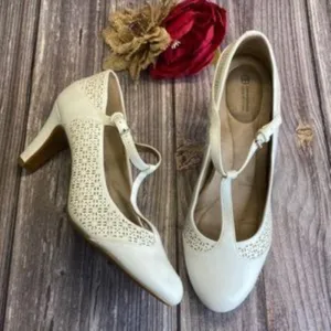 GIANI BERNINI Vineza White Leather Memory Foam Mary Jane Pumps 11M