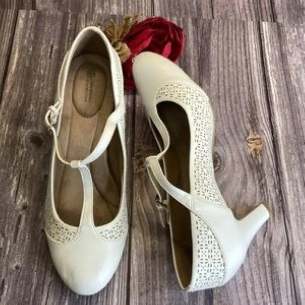 GIANI BERNINI Vineza White Leather Memory Foam Mary Jane Pumps 11M