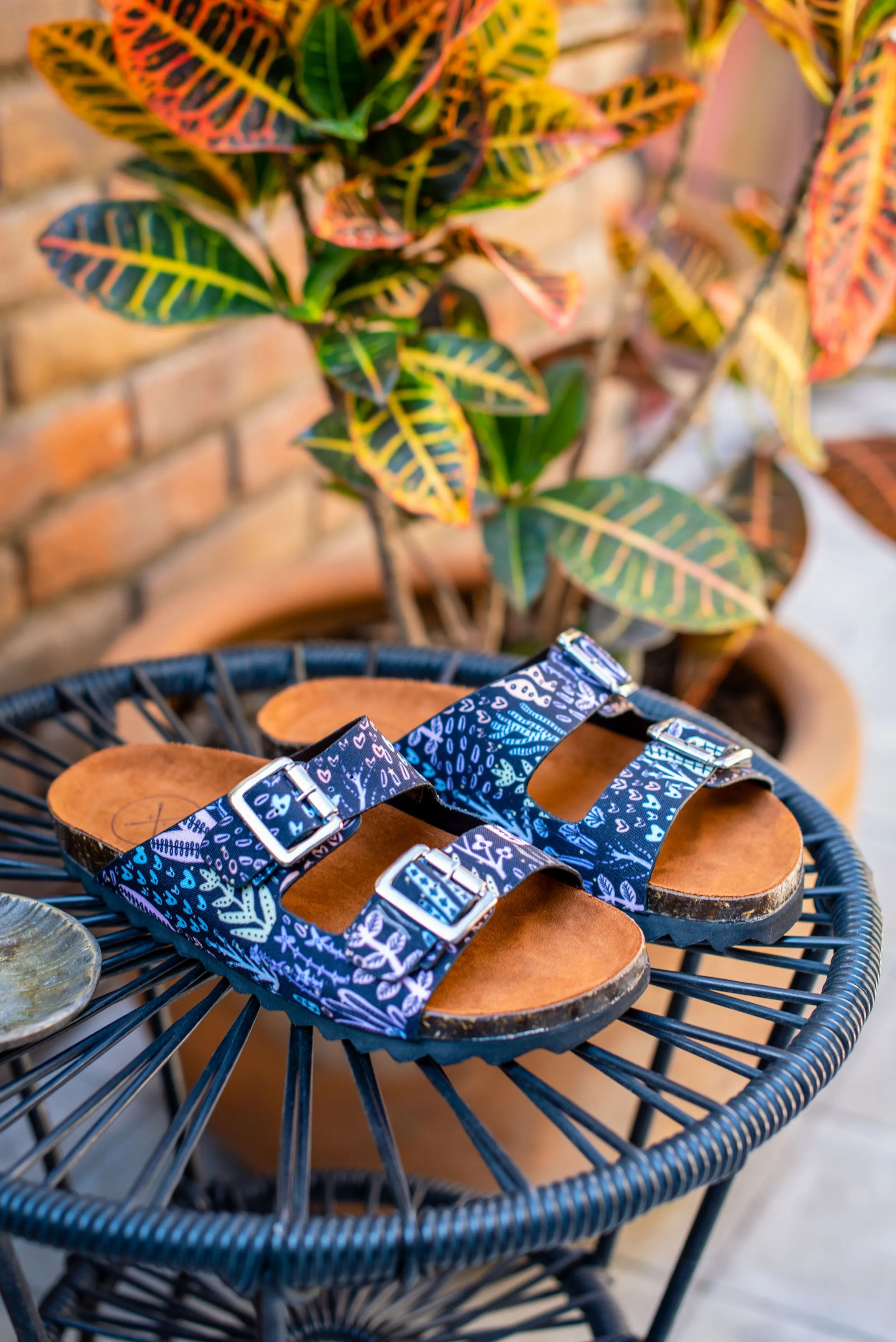 Loomi Buckle Sandal