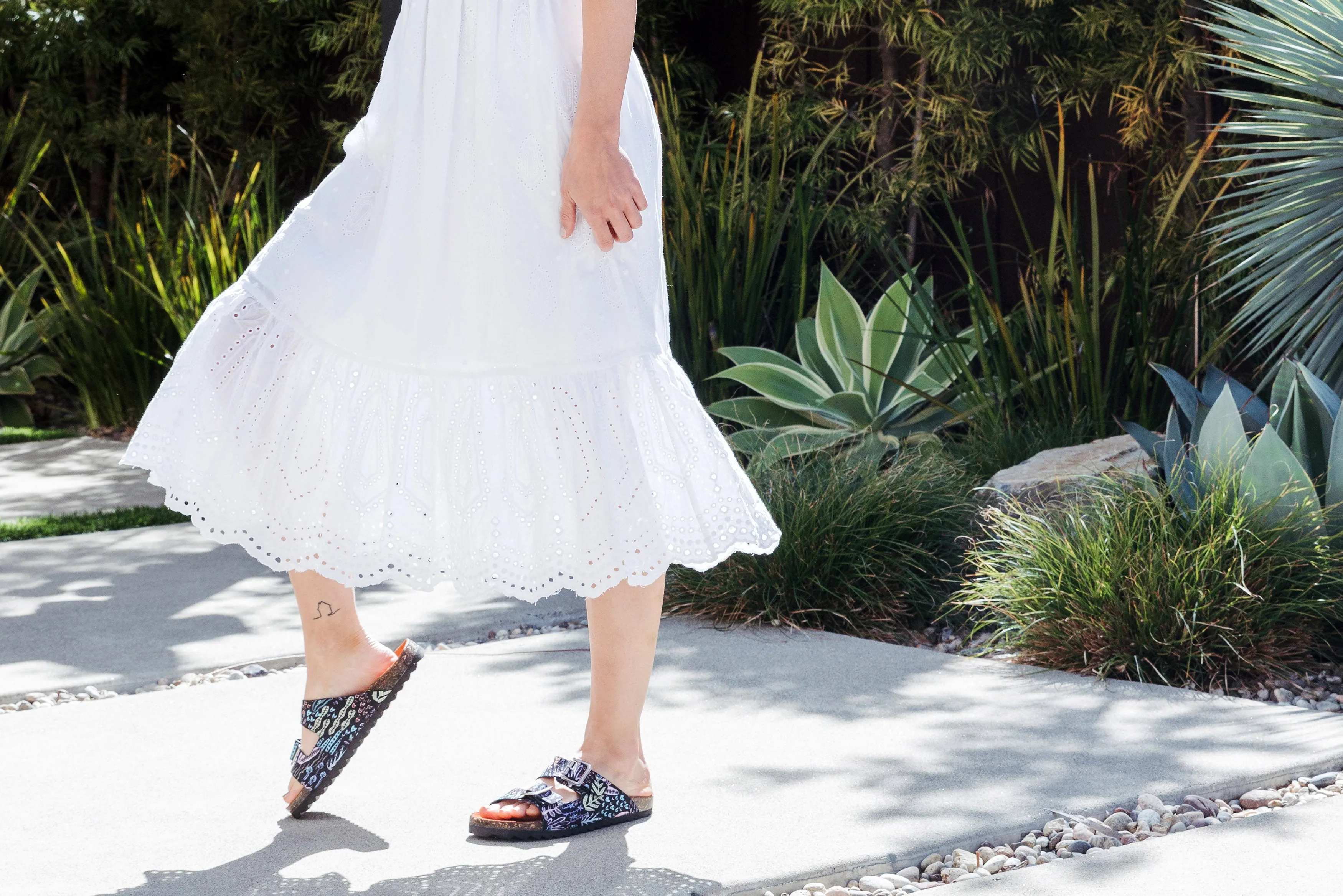 Loomi Buckle Sandal
