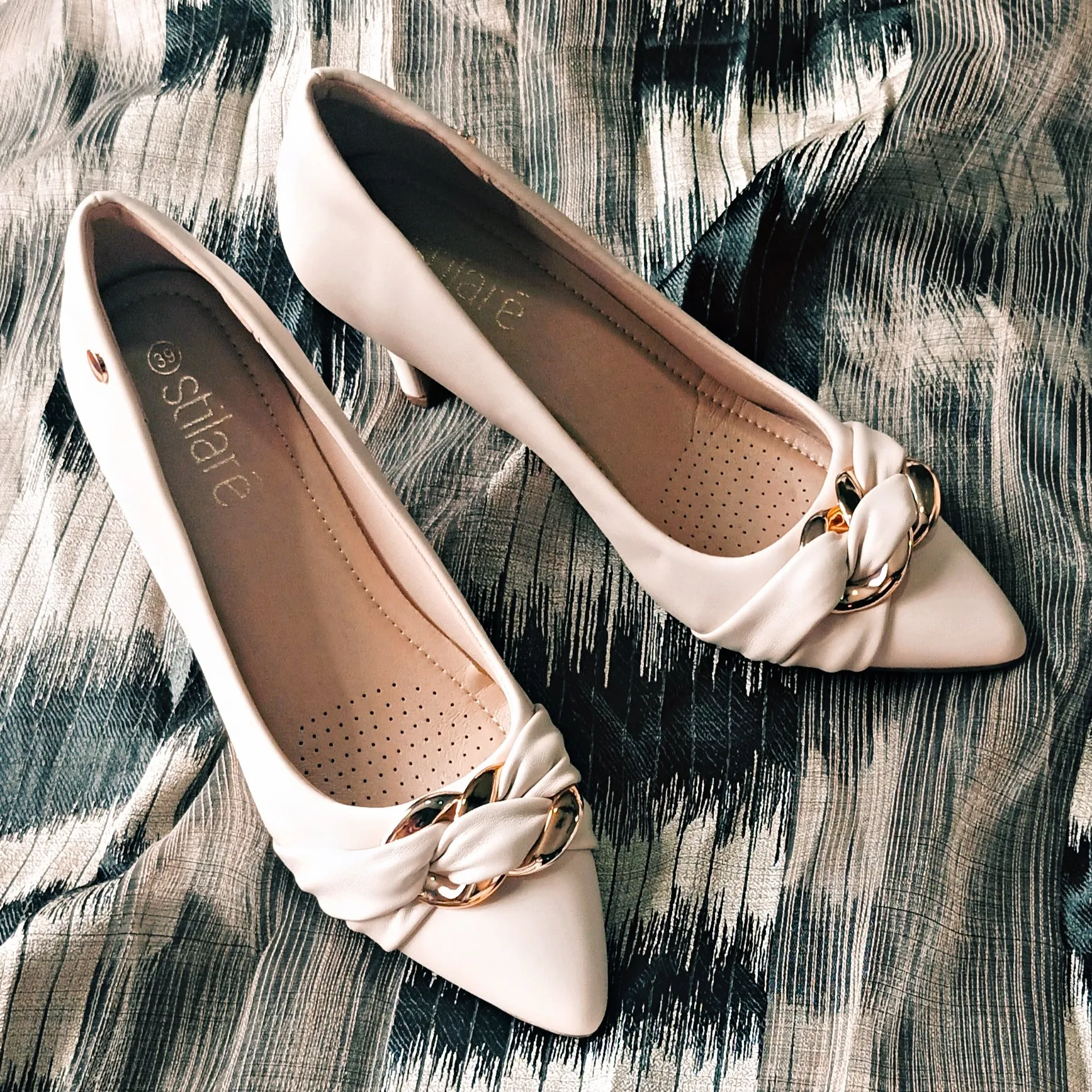 Stilaré  Maya Buckle Pump Heels